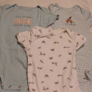 Bundle of 3 onesies